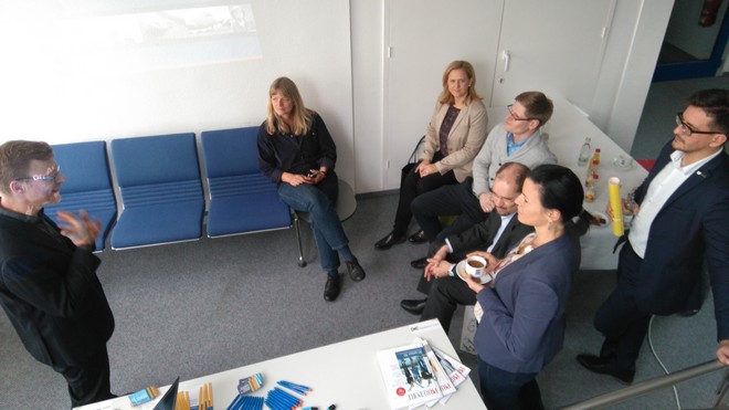 – Im World Café wandern die Teilnehmer von einem Tisch zum anderen und führen Gespräche mit ganz unterschiedlichen Leuten zu verschiedenen Themen. Text und Foto: Doreen Huth